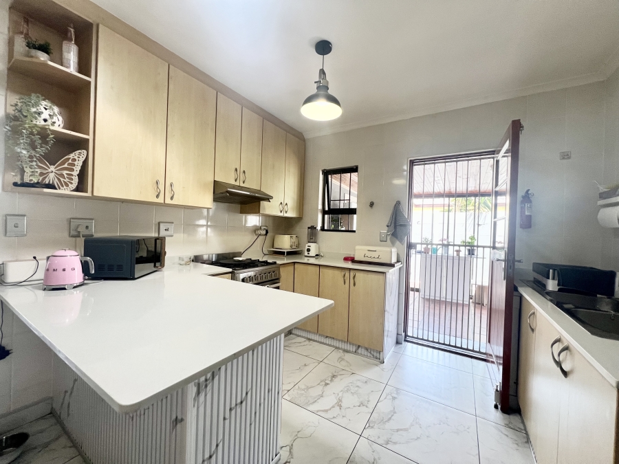 5 Bedroom Property for Sale in Parklands Western Cape